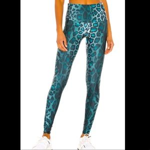 Onzie Blue Snow Leopard Legging
